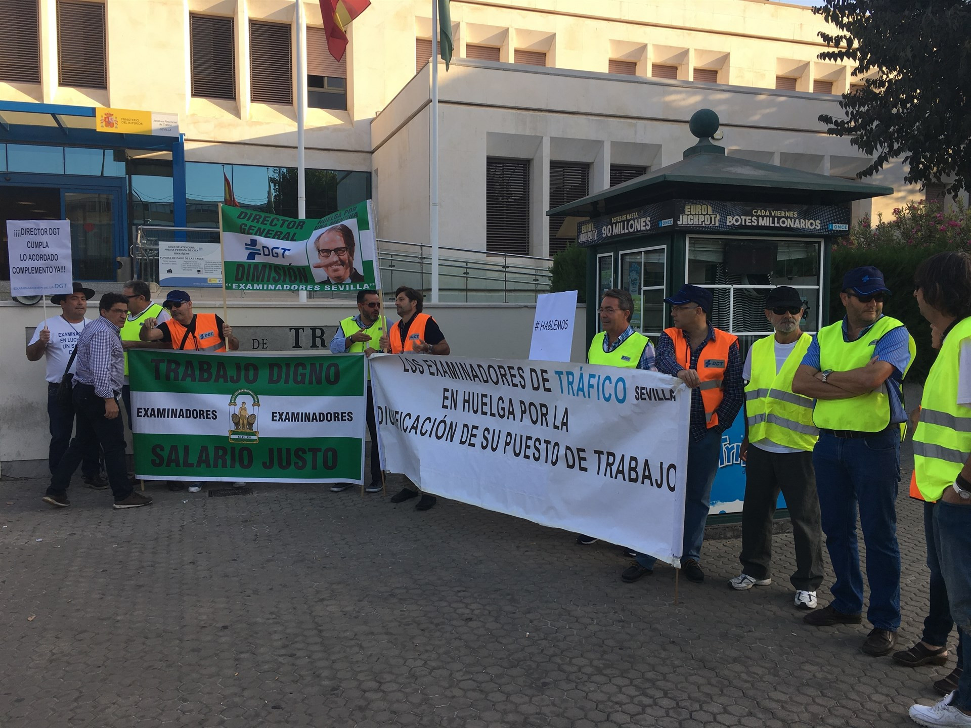 Concentracion examinadores trafico Sevilla