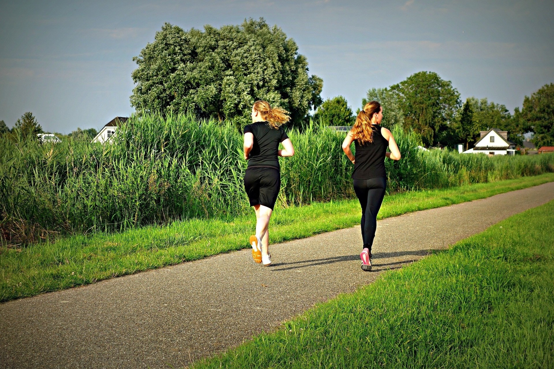 Mujeres corriendo