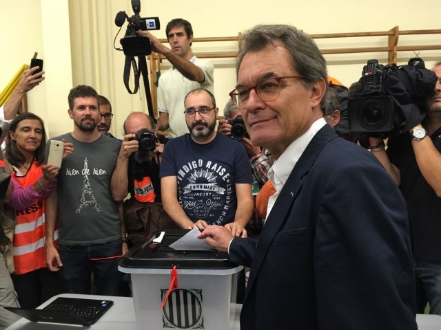 Artur mas vota referendum 1