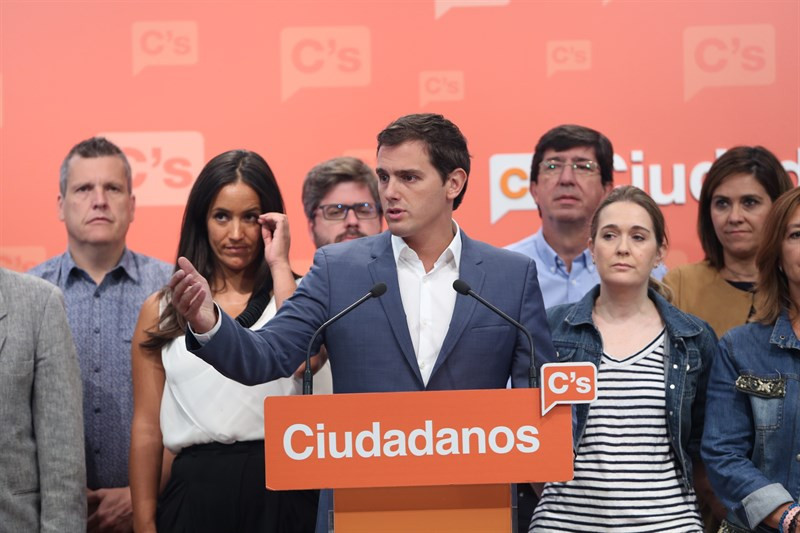 Rivera junto a sus compañeros de Ciudadanos