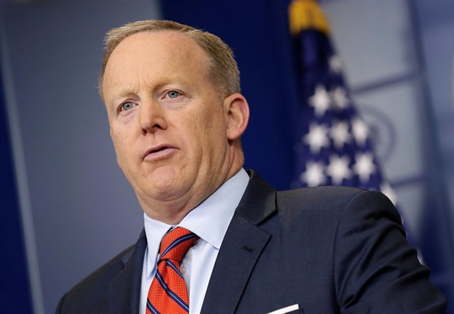 Dimite sean spicer