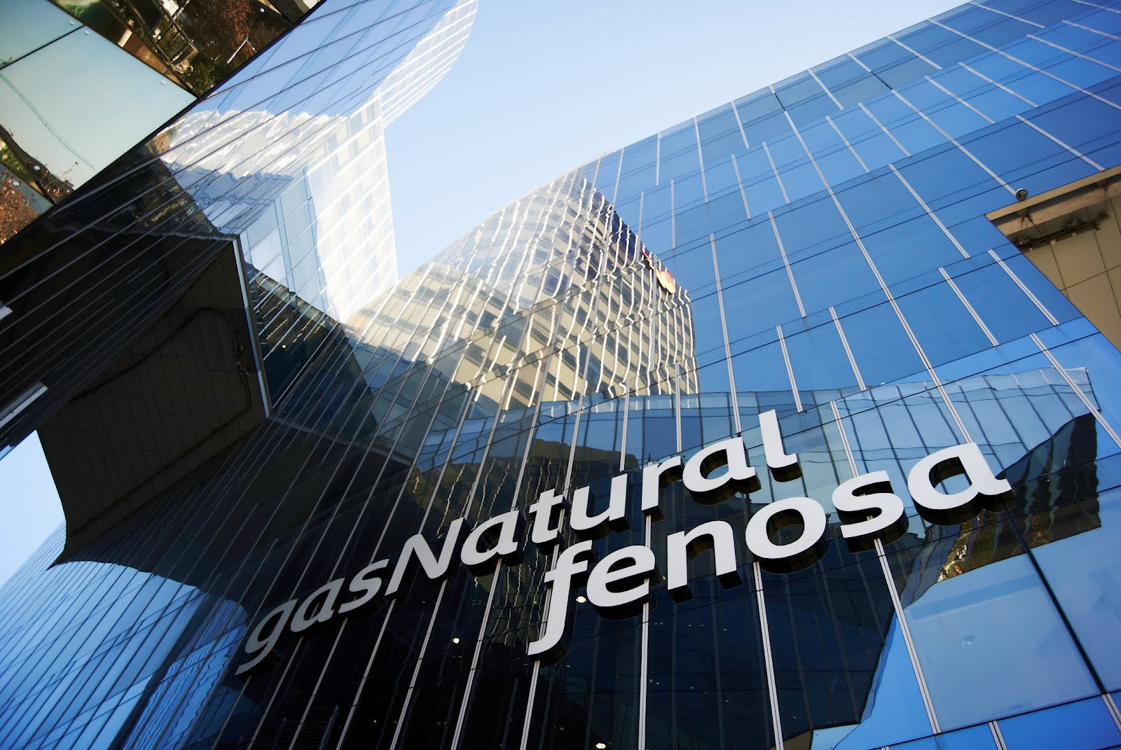 Gas Natural Fenosa alcanza un acuerdo para comprar CGE, la mayor distribuidora de electricidad y gas de Chile