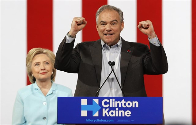 Tim Kaine durante un discurso