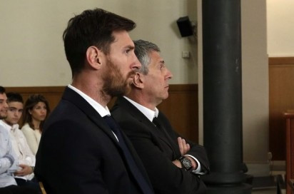 Messi en los banquillos al ser juzgado
