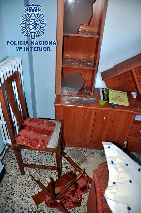 Muebles destrozados zaragoza policia