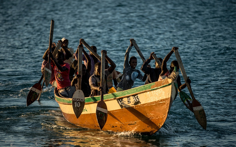 Pescadores langostino mozambique