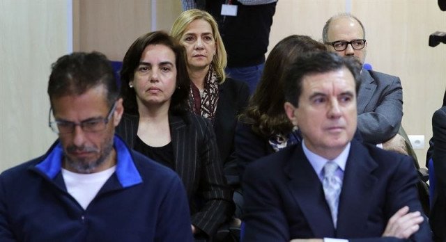 La Infanta Cristina sentada en el banquillo de los acusados