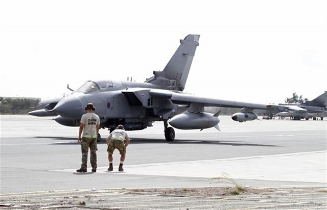 Avión británico preparado para bombardear Siria