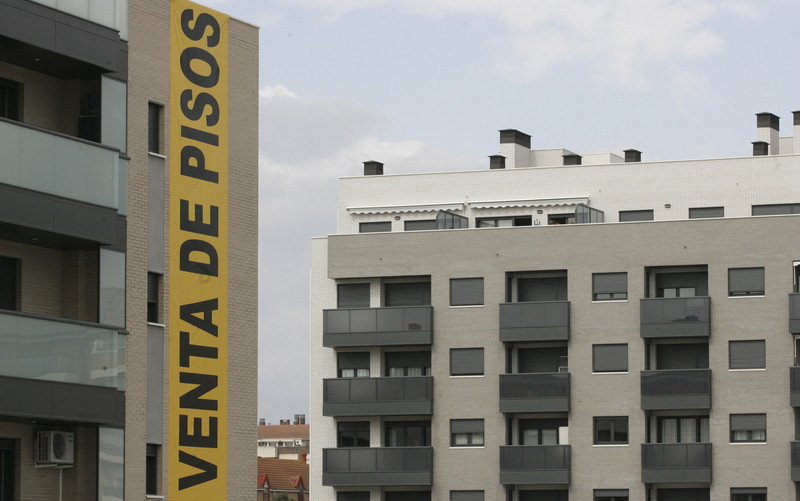 ¿14.000 pisos de protección oficial construidos con dinero público serán vendidos a fondos