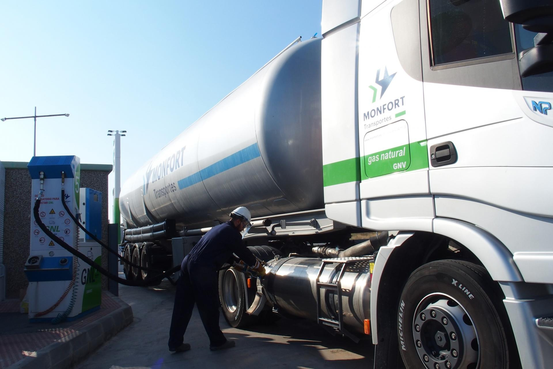 El transporte por carretera pide incluir el gas natural en la cláusula