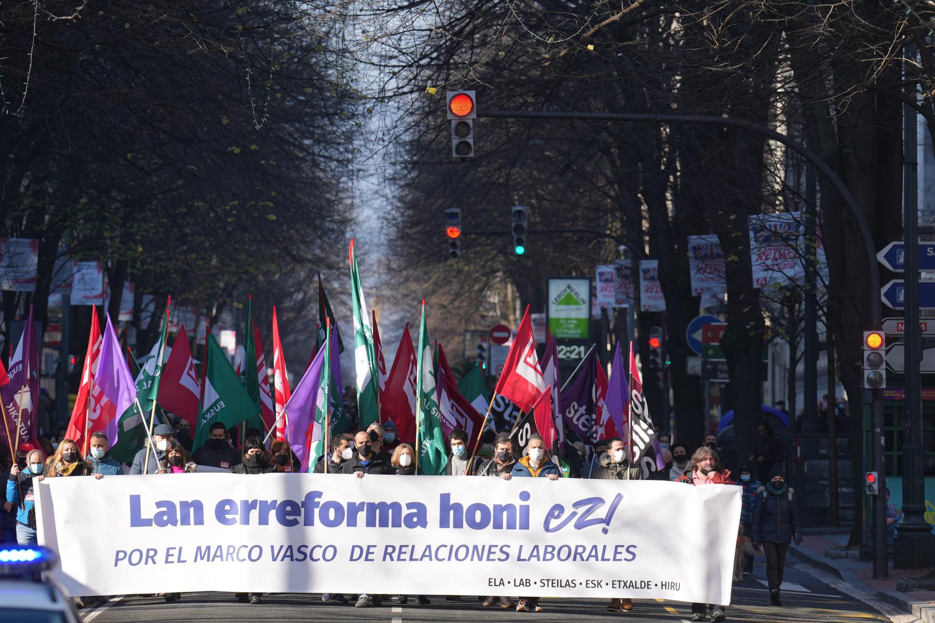 Sindicatos nacionalistas se manifiestan en las capitales vascas contra la reforma laboral y por un marco propio