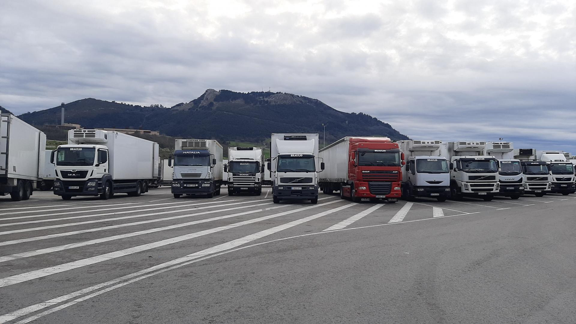 El Gobierno se compromete a garantizar el trabajo de la &quot;mayoría&quot; de transportistas que no secundan el paro