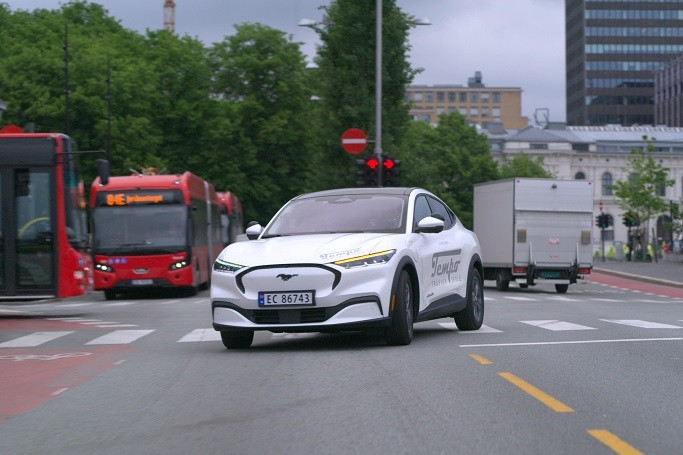 Cuatro autoescuelas europeas utilizan el Ford Mustang Mach-E eléctrico para formar a la &#39;Generación E&#39;