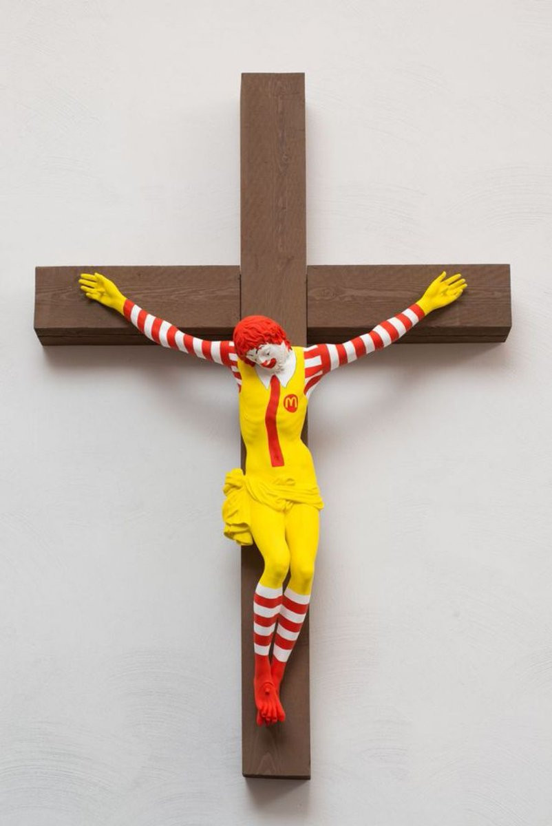 Ronald McDonald crucificado