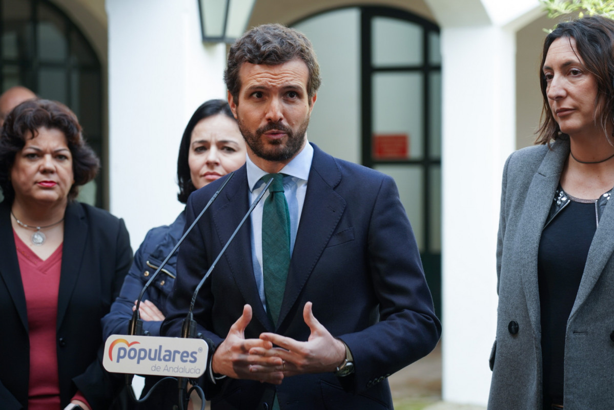Declaraciones del presidente nacional del PP, Pablo Casado, durante la visita a  la industria aceitera Framoliva en Huévar del Aljarafe (Sevilla) a 30 de enero del 2020