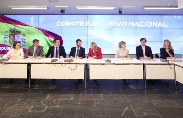 El líder del PP, Pablo Casado, junto a la cúpula del partido tras las elecciones generales del 10 de noviembre. En Madrid (España) a 12 de noviembre de 2019.