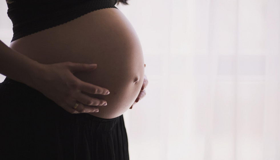 El estudio revela que las madres no muestran el mismo nivel de salud emocional durante el embarazo que sus parejas masculinas, de acuerdo con los síntomas de distrés psicológico presentados
