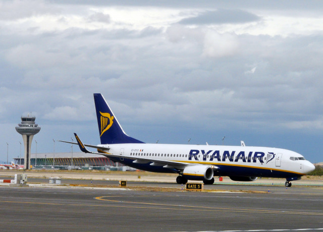 Archivo - Avión de Ryanair en Barajas (Madrid)