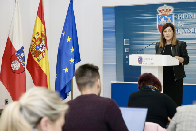 Archivo - La presidenta de Cantabria, María José Sáenz de Buruaga, en una intervención en el Gobierno regional