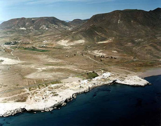 Archivo - Tramo litoral de los Escullos, en el parque natural de Cabo de Gata-Níjar (Almería)