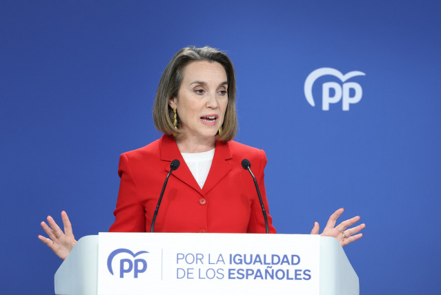 La secretaria general del PP, Cuca Gamarra, ofrece una rueda de prensa sobre temas de actualidad informativa, en la sede nacional del PP, a 12 de abril de 2024, en Madrid (España).