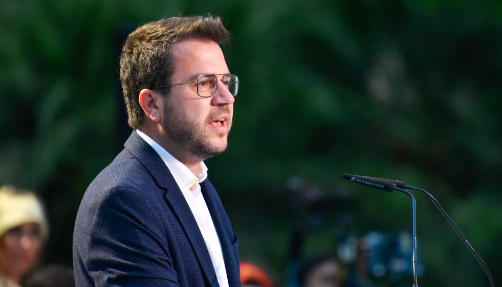 El president de la Generalitat de Catalunya, Pere Aragonès, durante el cierre de campaña de Euskal Herria Bildu (EH Bildu), en la Plaza Nueva, a 19 de abril de 2024, en Bilbao, Vizcaya, País Vasco 