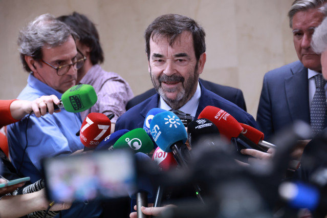 El presidente del Consejo General del Poder Judicial (CGPJ), Vicente Guilarte, atiende a los medios antes de la Comisión Permanente. A 18 de abril de 2024, en Cádiz (Andalucía, España).