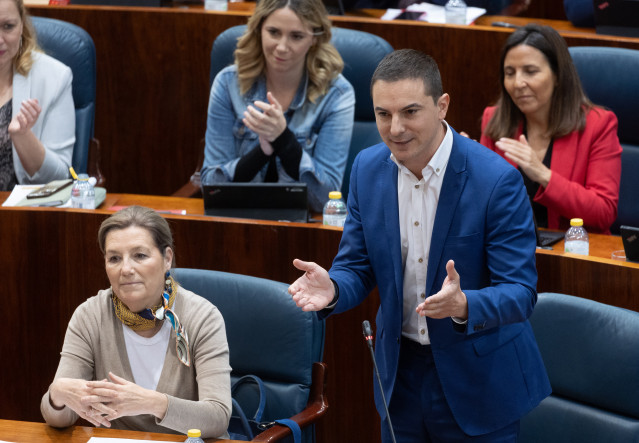 El portavoz del PSOE en la Asamblea de Madrid, Juan Lobato, interviene durante un pleno en la Asamblea de Madrid
