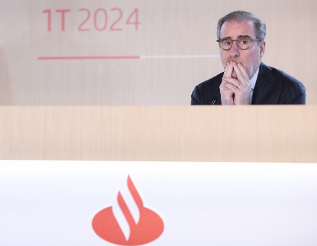 El consejero delegado de la entidad financiera, Héctor Grisi, durante una rueda de prensa, en la Ciudad del Grupo Santander, a 30 de abril de 2024, en Boadilla del Monte, Madrid (España).