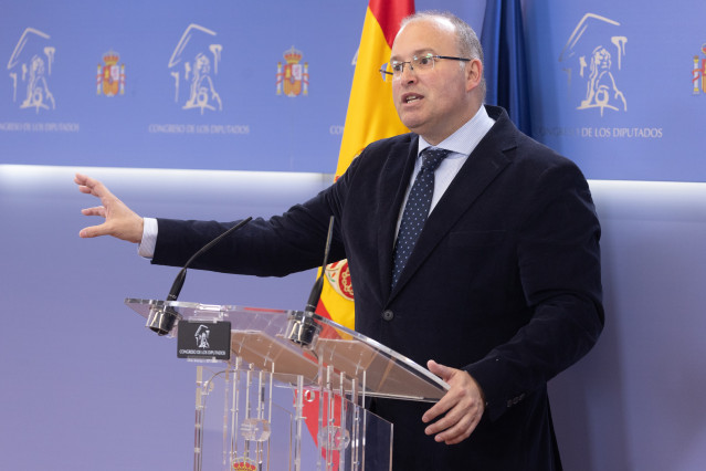 El portavoz del PP en el Congreso, Miguel Tellado, durante una rueda de prensa anterior a la Junta de Portavoces, en el Congreso de los Diputados, a 23 de abril de 2024, en Madrid (España).