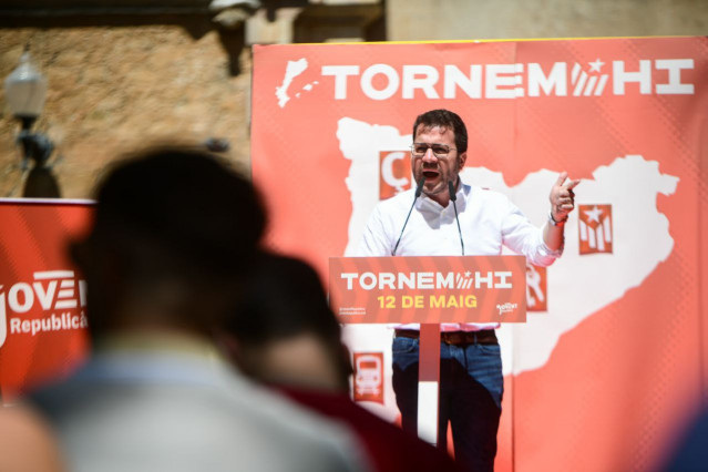 El presidente de la Generalita y candidato a la reeleción, Pere Aragonès, en un acto de las juventudes de ERC en Barcelona, el 5 de mayo de 2024.