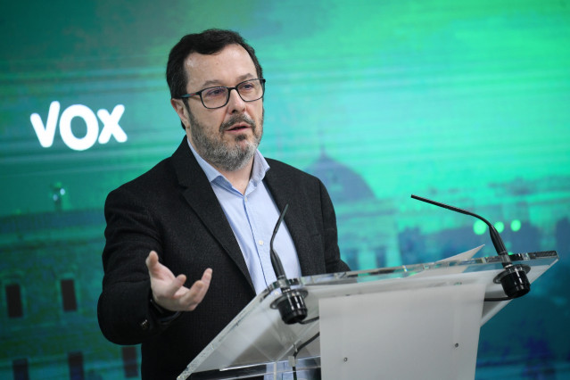 Archivo - El portavoz de VOX, José Antonio Fúster, durante una rueda de prensa.