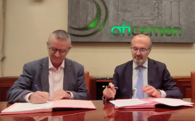 Firma del acuerdo entre Oficemen y Siemens