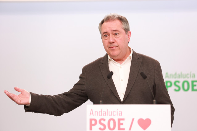 El secretario general del PSOE de Andalucía, Juan Espadas, en una rueda de prensa. (Foto de archivo).