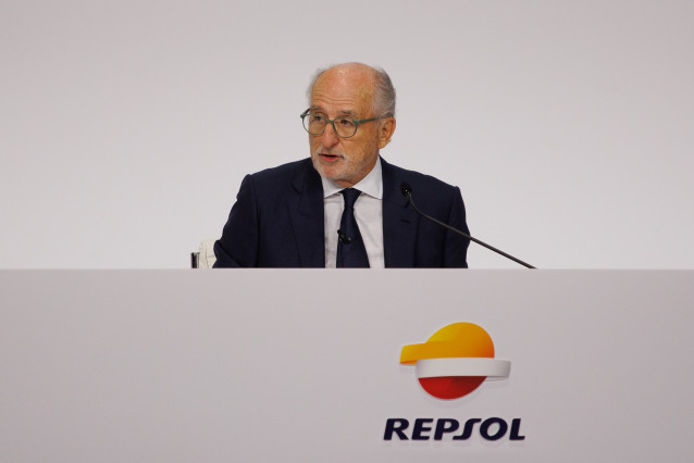 El presidente de Repsol, Antonio Brufau, durante la Junta General de Accionistas de Repsol, en el Palacio de Congresos de Madrid, a 10 de mayo de 2024, en Madrid (España).