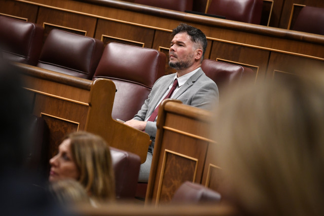 El portavoz de ERC en el Congreso, Gabriel Rufián, durante una sesión plenaria en el Congreso de los Diputados, a 23 de abril de 2024, en Madrid (España).