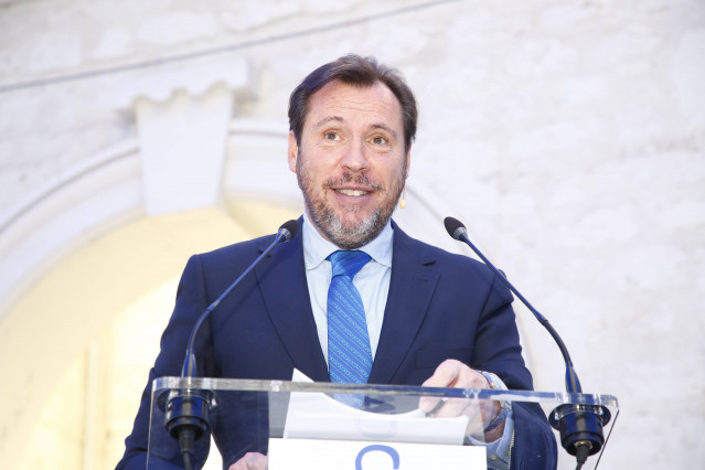 El ministro de Transporte y Movilidad Sostenible, Óscar Puente, interviene en el Foro Alicante  'Conexiones e infraestructuras para Alicante', en la Casa Mediterráneo.