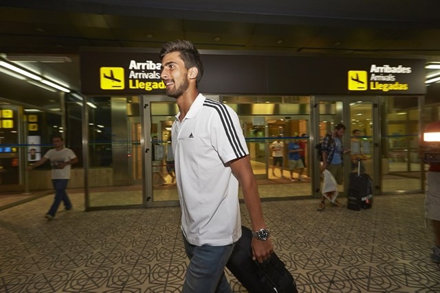 André Gomes en el aeropuerto