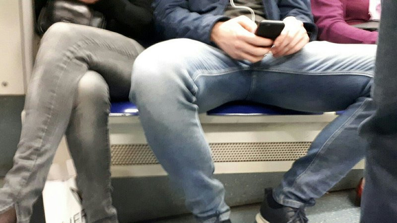 Manspreading