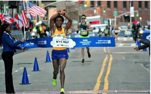 Feyisalilesawinthe2017newyorkcityhalfmarathonwhilekeepingupwiththeoromoprotestssymbol