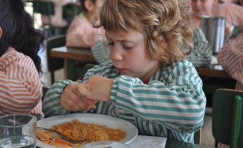 Niña comedor