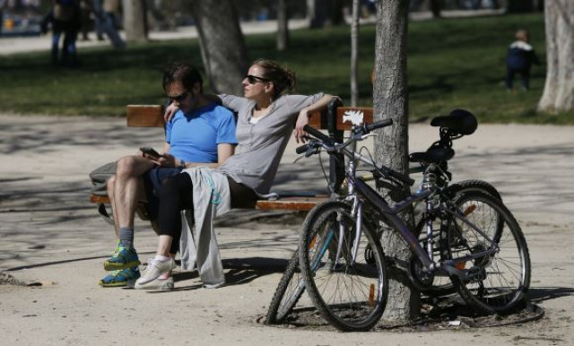 Las temperaturas se mantienen este sábado veraniegas con máximas de hasta 33ºC en el sur del país