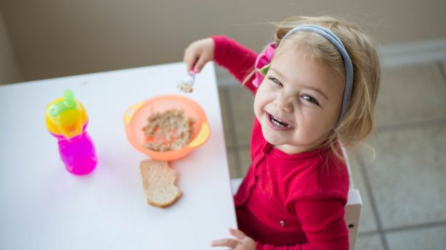 El 40% de los niños españoles desayuna sin sus padres o familiares