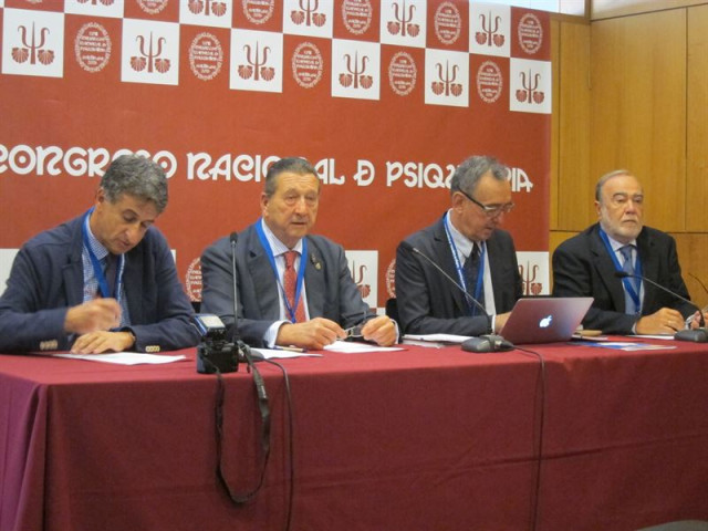 Psiquiatras piden suprimir la asociación de "actos violentos" con "enfermedad mental", que tiene un 25% de la población
