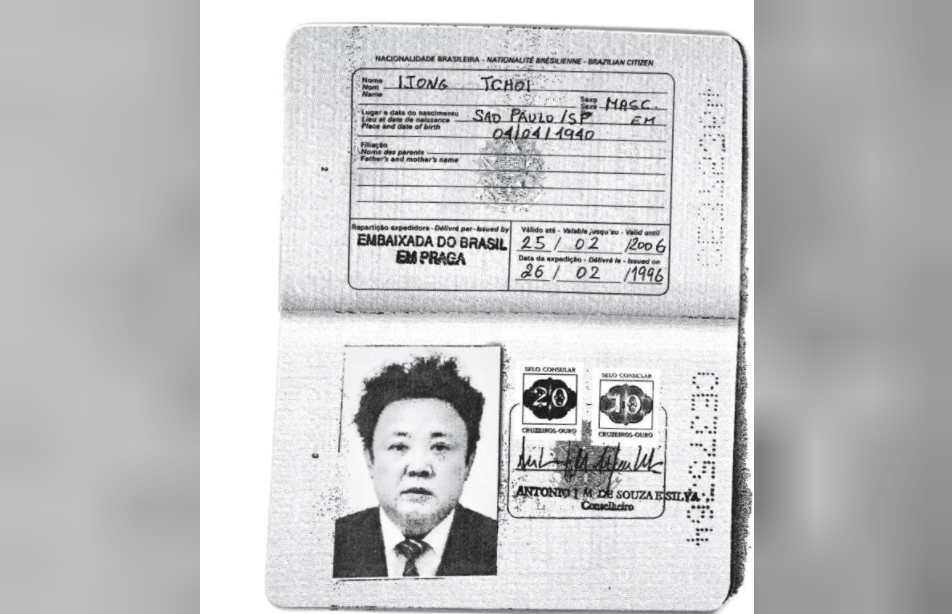 Un escu00e1ner obtenido por Reuters muestra un autu00e9ntico pasaporte brasileu00f1o expedido al difunto lu00edder de Corea del Norte Jim Jong il