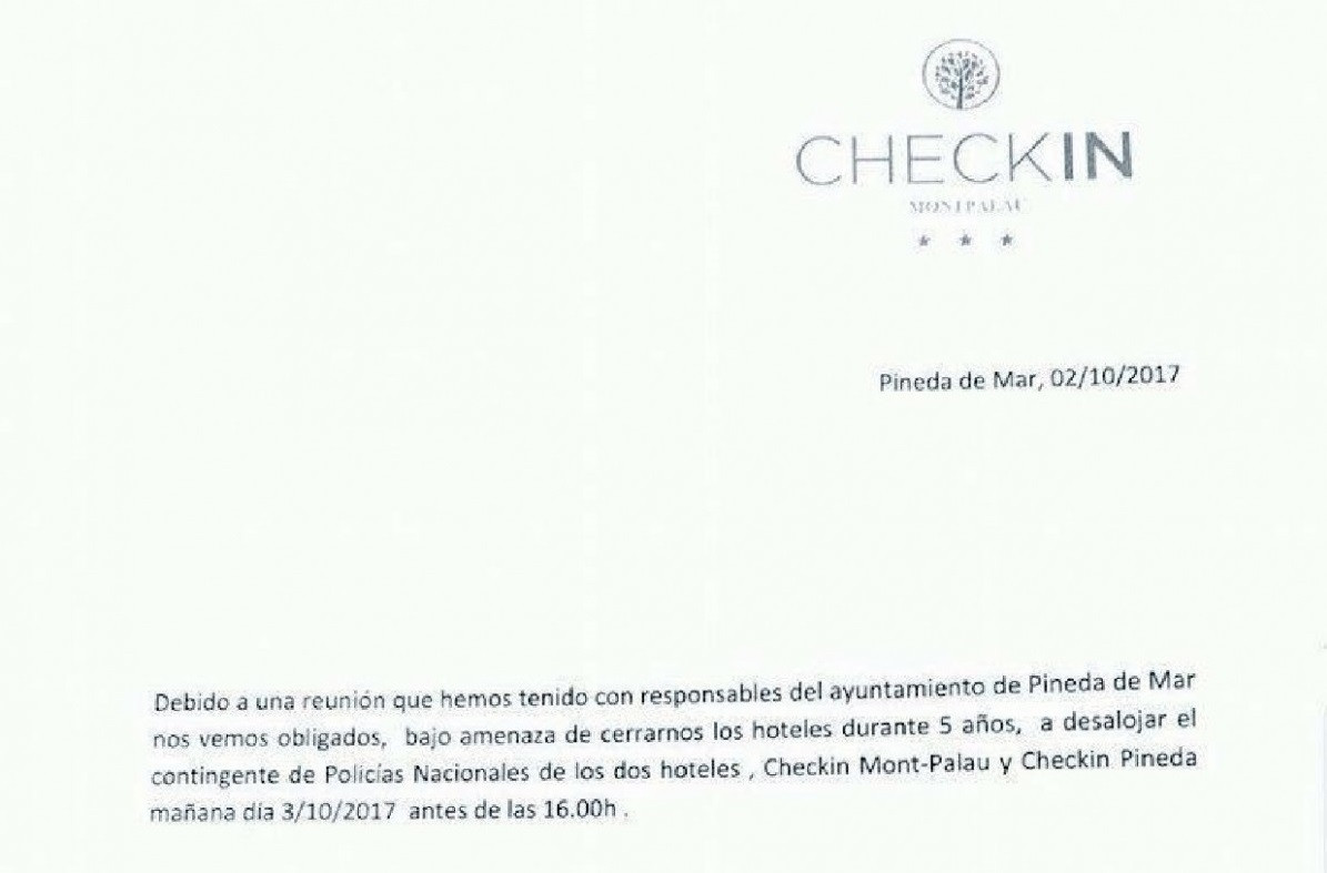 Investigan la expulsiu00f3n de policu00edas de hoteles de Pineda de Mar tras el referu00e9ndum ilegal   copia