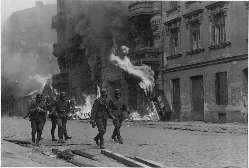 Nazis en Varsovia
