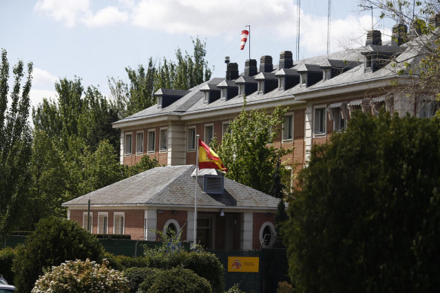 La bandera de España ondea en el Palacio de la Moncloa