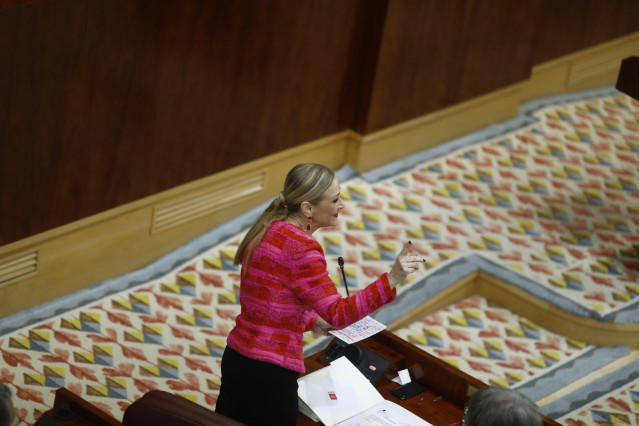 Cristina Cifuentes durante un pleno en la Asamblea de Madrid