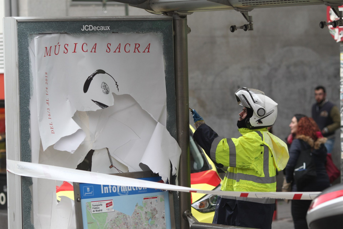 Agente de la Policu00eda Municipal en Lavapiu00e9s (Madrid) tras los disturbios